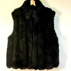Coaco faux fur double sided black vest for women
Size L